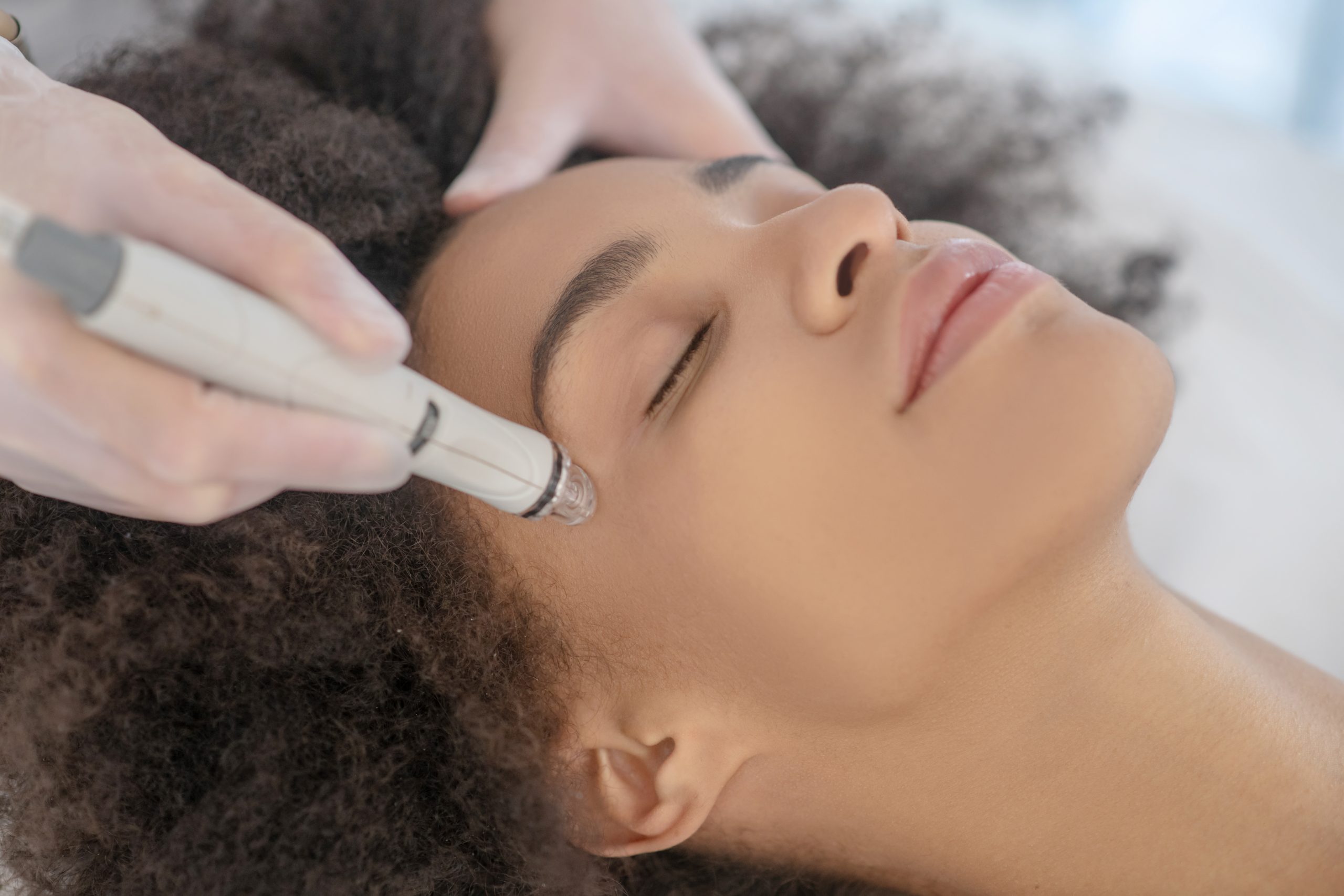 HydraFacial is the only hydra dermabrasion procedure that combines cleansing, extraction and hydration simultaneously for clearer skin.